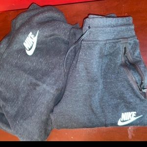 Girls Nike Sweatsuit